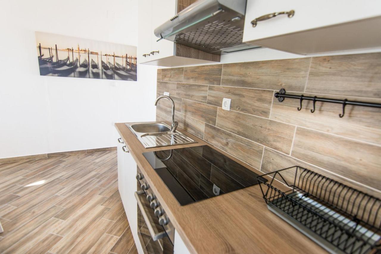 Apartments Tarragon Ugrinici Εξωτερικό φωτογραφία