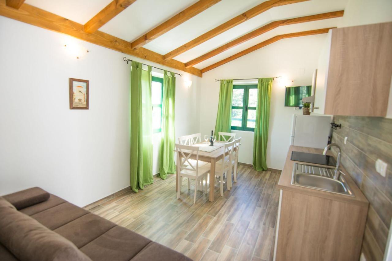 Apartments Tarragon Ugrinici Εξωτερικό φωτογραφία