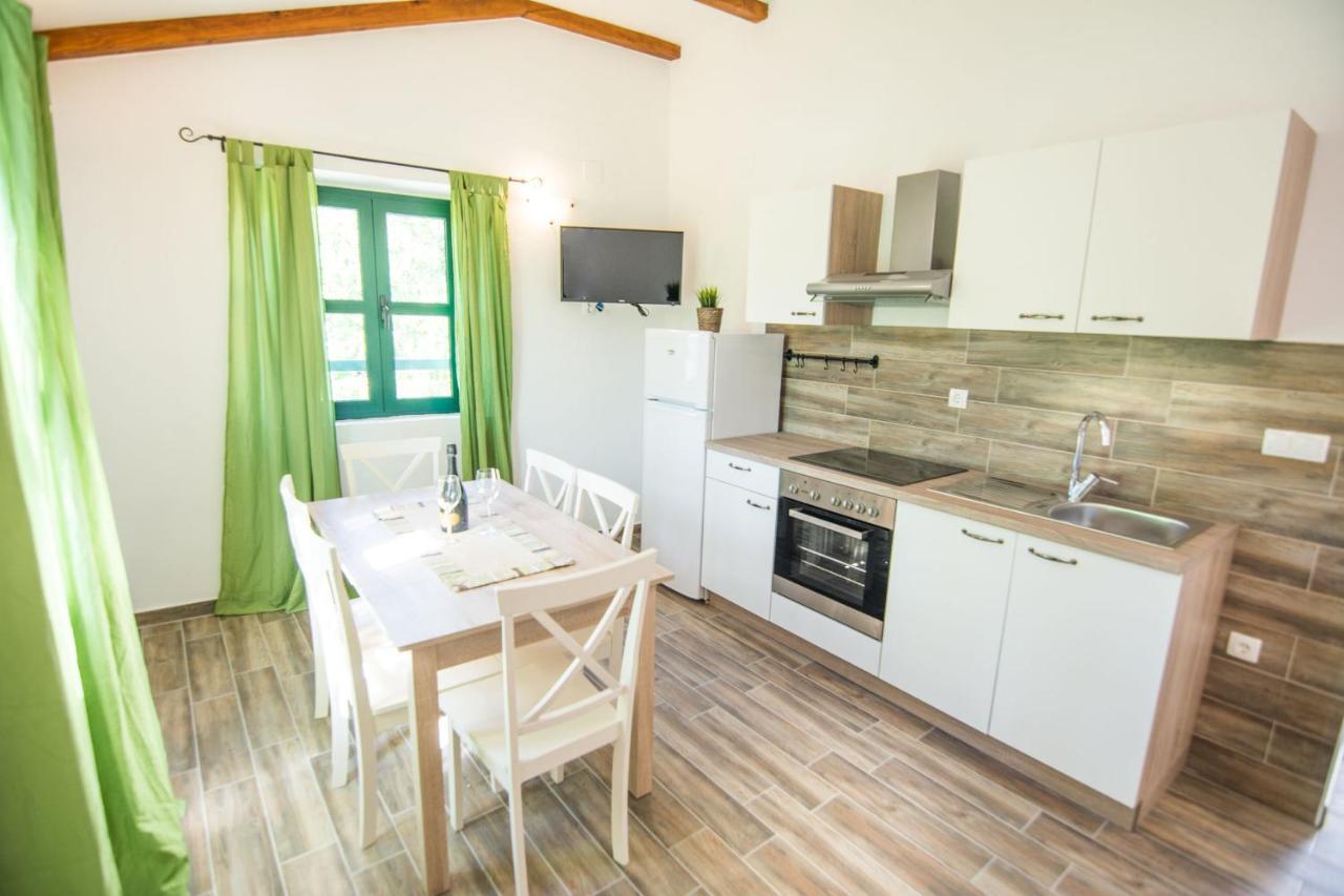 Apartments Tarragon Ugrinici Εξωτερικό φωτογραφία