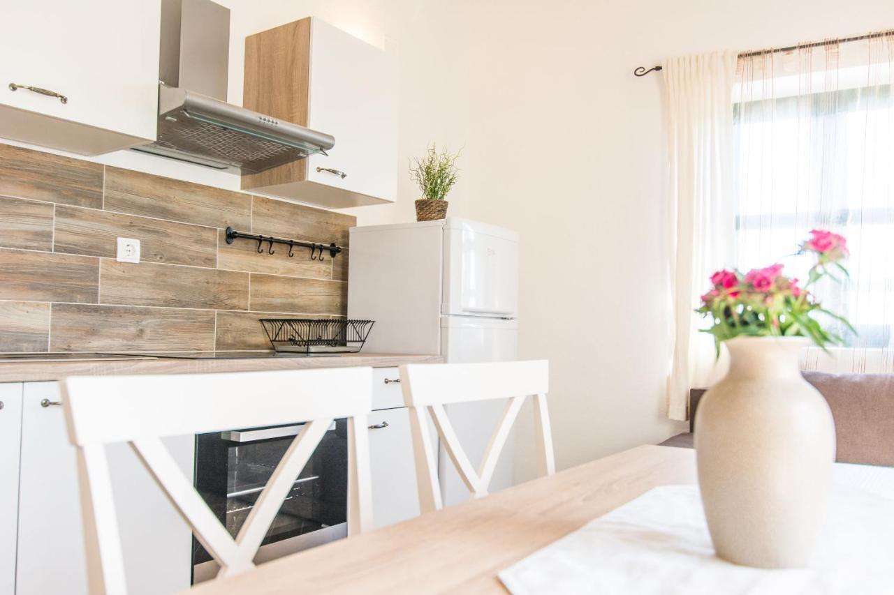 Apartments Tarragon Ugrinici Εξωτερικό φωτογραφία